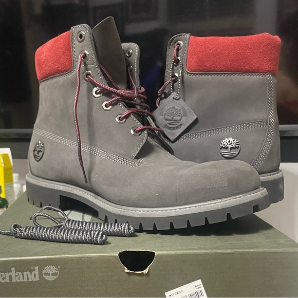 Timberland Boots Waterproof 11.5 - Like New. Comes w/ set of extra grey laces. - Picture 2 of 3